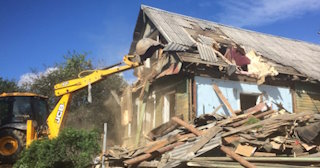 Промышленный демонтаж пристроек к дому в клине | Цены от 570 руб. за м2